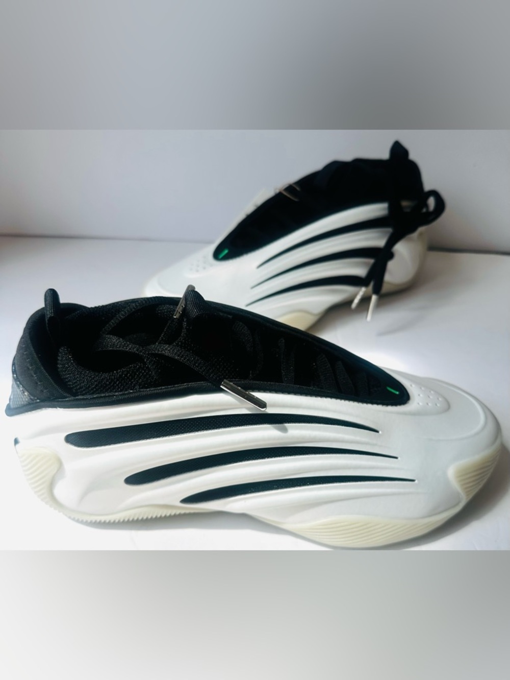 NWT Adidas Harden Volume 9 White and Black Basketball Sneakers Boys Size 6